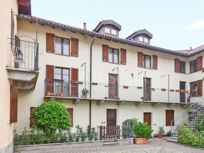 Casa a Como in Via Mognano , Pio X I
