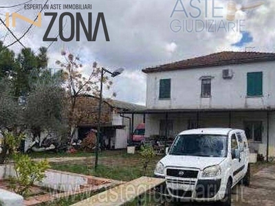 Casa indipendente con terrazzo a Cepagatti