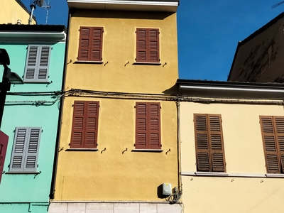 Casa indipendente con terrazzo a Fidenza