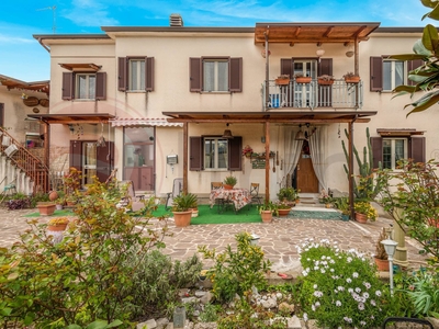 Casa indipendente con terrazzo a Sant'Ambrogio sul Garigliano