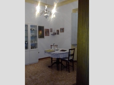 Casa Indipendente in Affitto a Prato, zona Grignano, 1'400€, 200 m², arredato