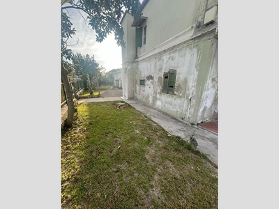 Casa Indipendente in Vendita a Pescara, 83'000€, 150 m², con Box