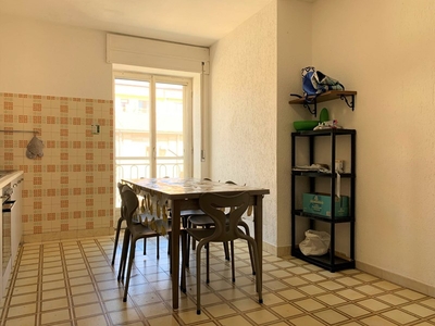 Casa Semi Indipendente in Affitto a Catanzaro, zona Lido Corso, 250€, 160 m², arredato