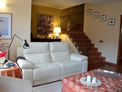 Casa Semi Indipendente in Vendita a Lucca, zona Monte San Quirico, 275'000€, 150 m²