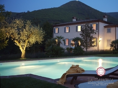 Casa Vacanza - Villa Le Rose - Villa di Lusso - campagna Lucca - affitti settimananli