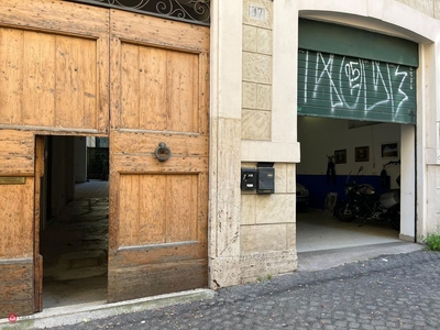 Garage/Posto auto in Vendita in Piazza di San Salvatore in Campo a Roma