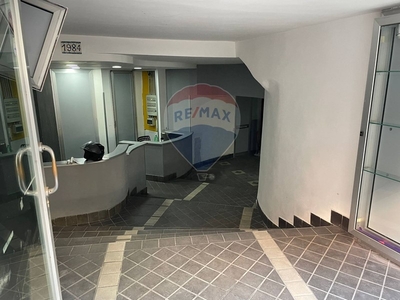 Immobile commerciale in Affitto a Napoli, zona Arenella, 5'000€, 650 m²