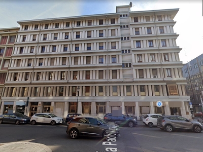 Immobile commerciale in Vendita a Parma, 1'538'250€, 924 m²