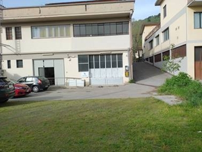Laboratorio in Affitto a Prato, zona Via Firenze, 1'900€, 475 m²