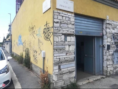Attività/Licenza (con o senza mura) in Vendita in Via Frascati 40 a Roma