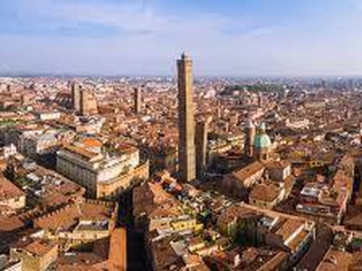 Quadrilocale da ristrutturare, Bologna centro storico