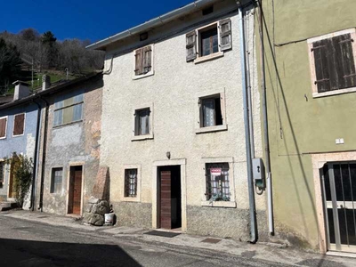 Rustico-Casale-Corte in Vendita ad Velo Veronese - 47000 Euro