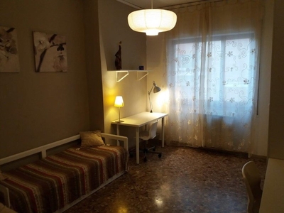 Stanza in Affitto a Napoli, zona Rione Alto zona ospedaliera , 380€, 60 m², arredato