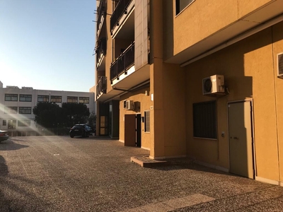 Ufficio di 6 vani /245 mq a Bari - Poggiofranco (zona Vicinanze nuovo Tribunale)