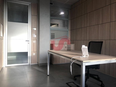 Ufficio in Affitto a Milano, zona Ripamonti, 249€, 15 m², arredato