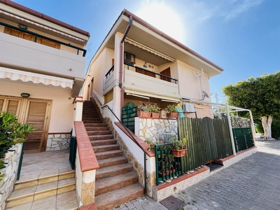 Villa a schiera in vendita a Campofelice Di Roccella Palermo