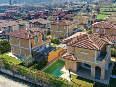 Villa arredata in affitto a Manerba del Garda