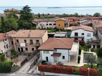 Villa con terrazzo a Moniga del Garda