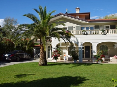 Villa in vendita a Forte dei Marmi