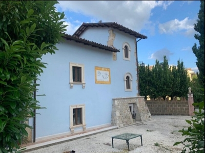Villa in Vendita a L'Aquila, zona Gignano, 520'000€, 800 m²