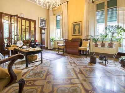 Villa in Vendita a Lucca, 500 m²