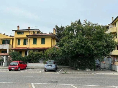 Villetta a schiera in Vendita a Prato, zona Cafaggio, 426'000€, 193,33