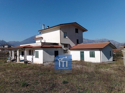 Villa con terrazzo a Sant'Elia Fiumerapido
