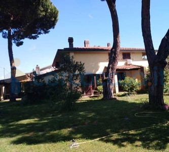 Villa in vendita in Via Tiro A Volo 13, Carrara