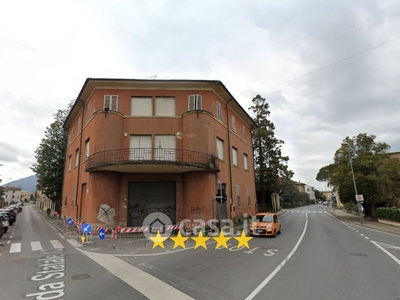 Appartamento in Vendita in Strada Statale 12 a Lucca