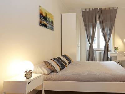 Camera in affitto in appartamento con 4 camere da letto a Trieste, Roma