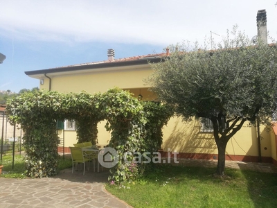 Casa Bi/Trifamiliare in Vendita in Via Pelucara 30 a Carrara