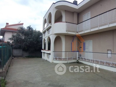 Casa Bi/Trifamiliare in Vendita in Viale Isonzo 162 a Catanzaro