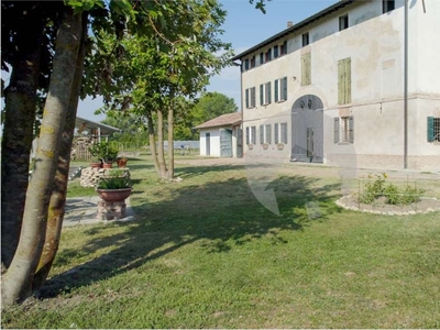Casa indipendente in Via Fossa Ronchi 29, Correggio, 11 locali, 210 m²