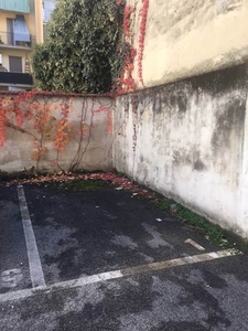 Garage / posto auto in affitto a Firenze Novoli