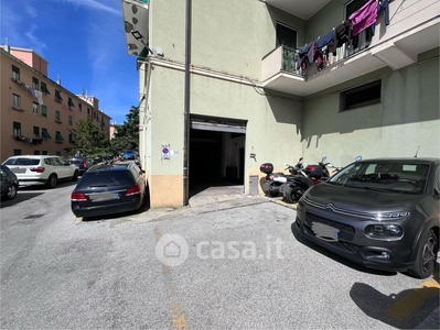 Garage/Posto auto in Vendita in Via Giovanni Casartelli 9 rosso a Genova