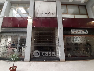 Negozio/Locale commerciale in Vendita in Via Giuseppe Casalinuovo 4 -2 a Catanzaro