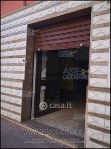 Negozio/Locale commerciale in Vendita in Via Principe Amedeo 186 a Taranto