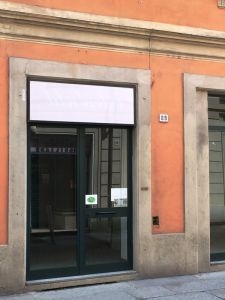 Negozio/Locale commerciale in Vendita in Viale G. Puccini a Lucca
