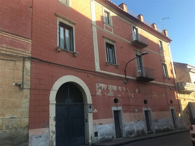 Palazzo / Stabile in vendita a Caserta - Zona: Centurano