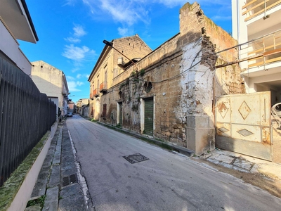 Palazzo / Stabile in vendita a Macerata Campania - Zona: Caturano