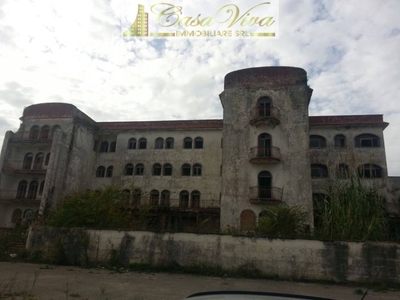 Palazzo / Stabile in vendita a Mondragone