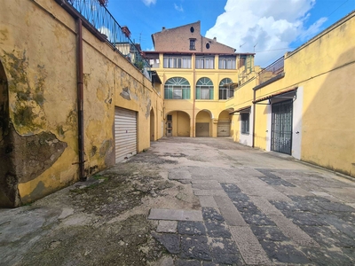 Palazzo / Stabile in vendita a Santa Maria Capua Vetere
