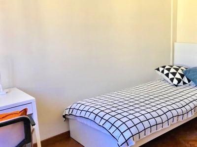 Stanza in affitto in appartamento con 8 camere da letto a Firenze