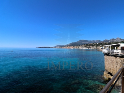 Trilocale con terrazzo in piazzale alcide de gasperi 1, Ventimiglia