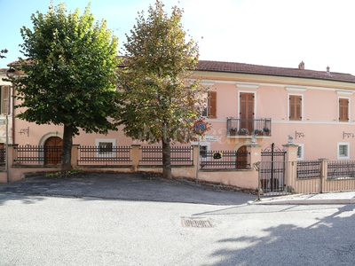 Villa a Magliano de' Marsi in Via Calata Sant' Antonio