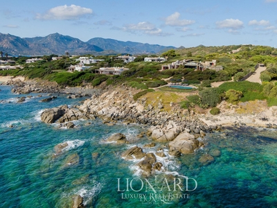 Villa di lusso con parco e piscina panoramica nella più prestigiosa località balneare di Villasimius