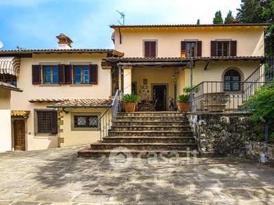 Villa in Vendita in a Prato