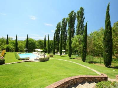 Casa a Rapolano Terme con terrazza, barbecue e piscina