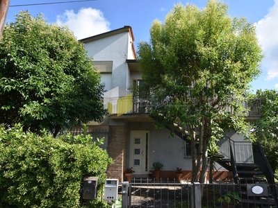 Casa indipendente con box doppio, Pisa putignano