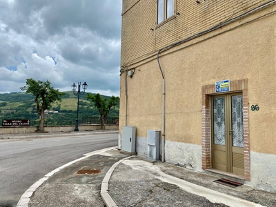 Casa indipendente da ristrutturare a Castelluccio Valmaggiore